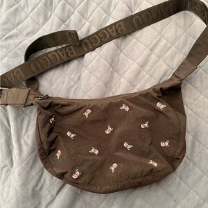 Baggu  UO Exclusive Floral Embroidered Crossbody Bag